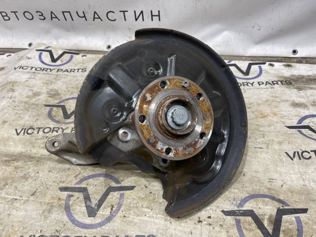 Цапфа поворотна права 5QF505436F VAG
