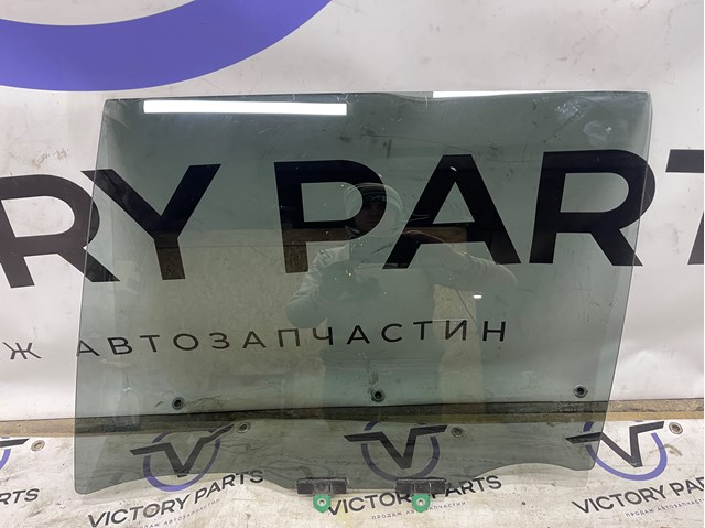 Скло заднє праве 6810342200 TOYOTA