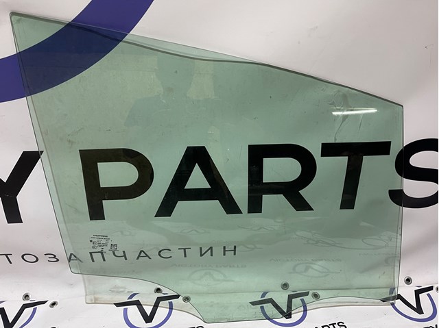 Скло заднє праве 68256340AA CHRYSLER