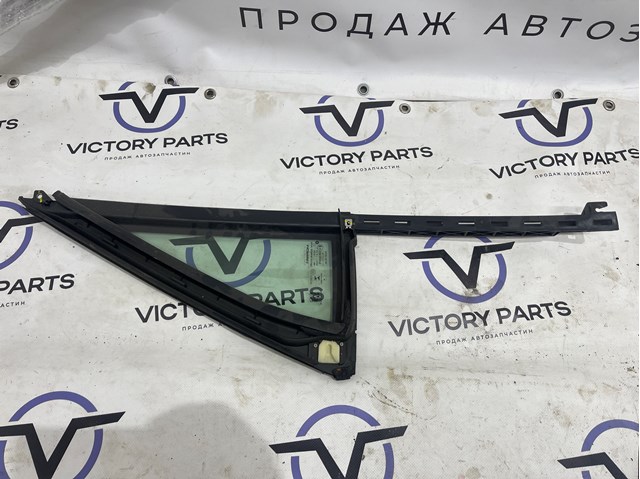 Скло-кватирка дверей, передніх, правих 68361345AA CHRYSLER