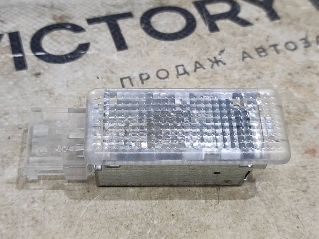 Плафон підсвічення бардачка 6L0947565 VAG