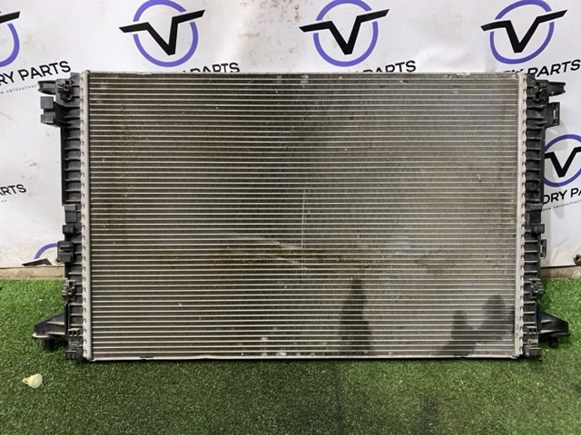 Радіатор системи охолодження двигуна 80A121251D VAG