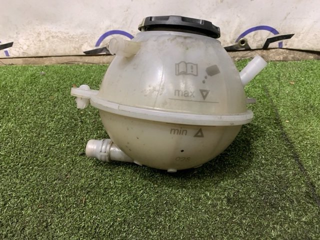 Бачок системи охолодження двигуна розширювальний 80A121405AK VAG