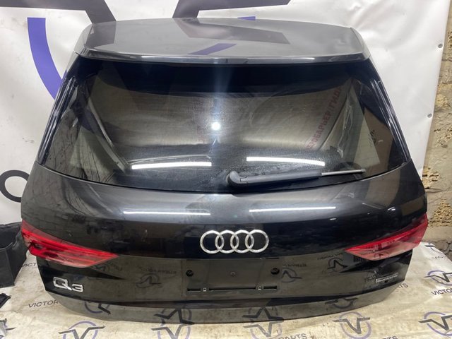 Задні двері багажника Audi Q3