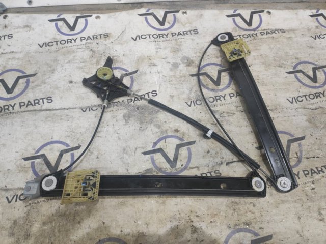 Склопідйомник передньої правої двері 83A837462 VAG