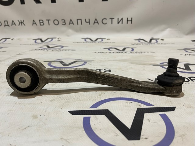 Важіль передньої підвіски верхній, правий 8K0407510M VAG