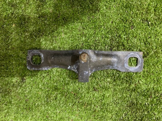 Петля замка кришки багажника 8V0827507H VAG