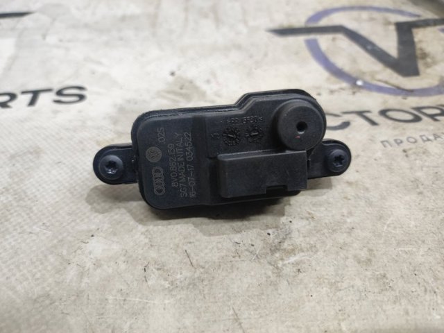 Мотор-привід відкриття лючка бака 8V0862159 VAG