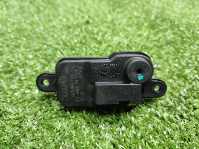 Мотор-привід відкриття лючка бака 8V0862159 VAG