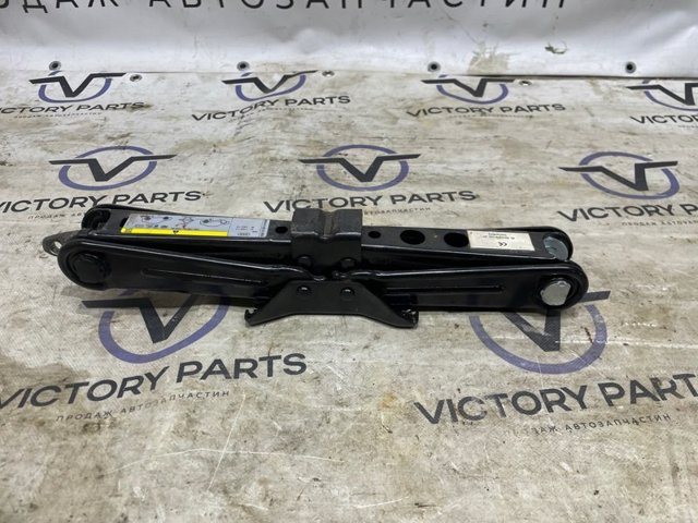 Домкрат автомобільний 8W0011031D VAG