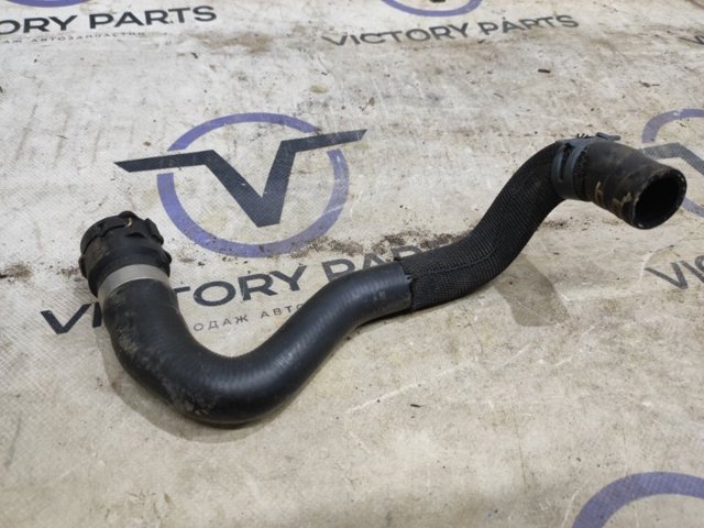 Патрубок системи охолодження 8W0122073F VAG