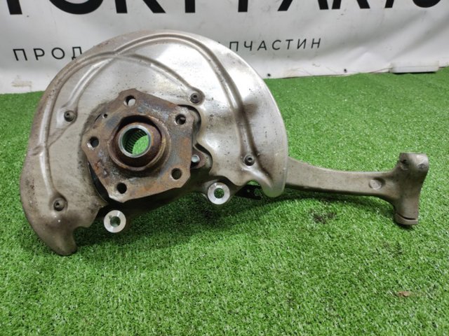 Кулак поворотний передній лівий 8W0407241F VAG