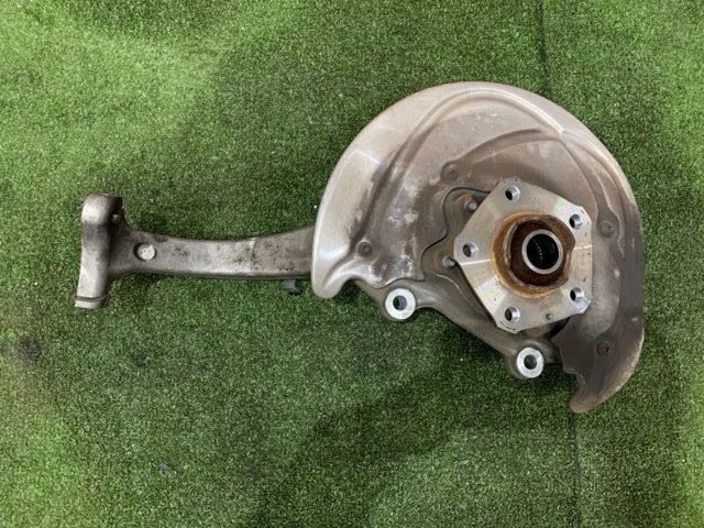 Цапфа - поворотний кулак передній, правий 8W0407254F VAG