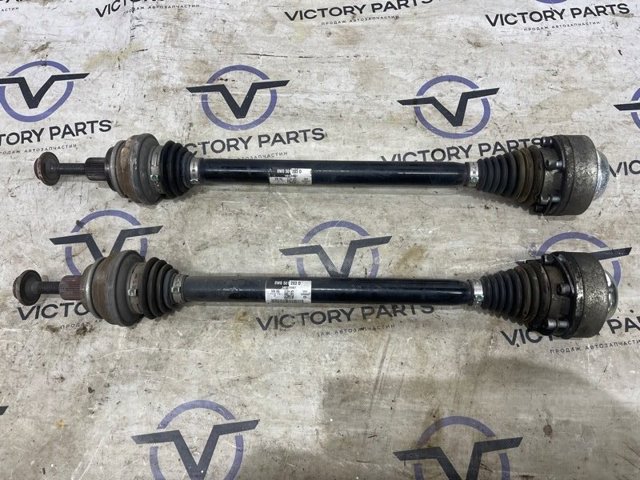 Піввісь задня 8W0501203D VAG