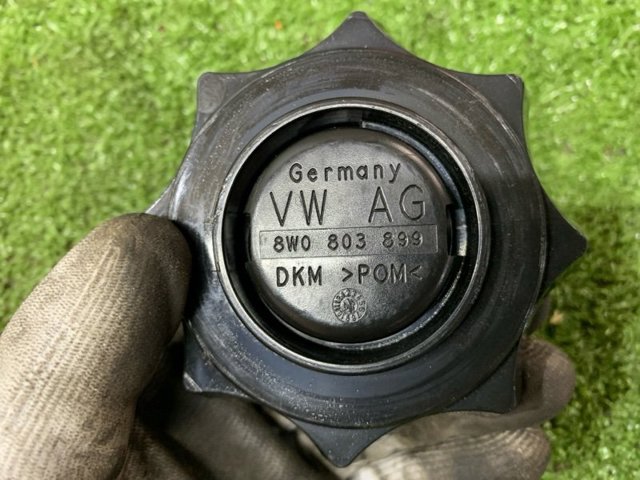 Болт кріплення запасного колеса 8W0803899 VAG