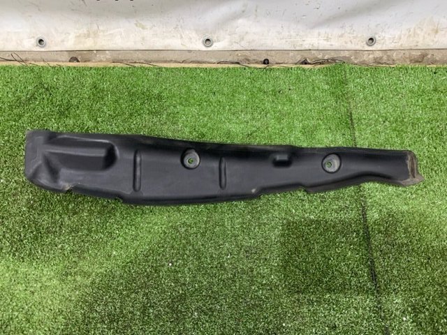 Ущільнювач крила 8W0821111 VAG