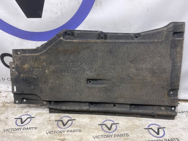 Захист днища, правий 8W0825208C VAG