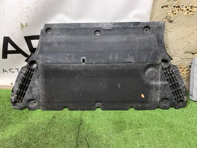Захист двигуна передній 8W0863821B VAG