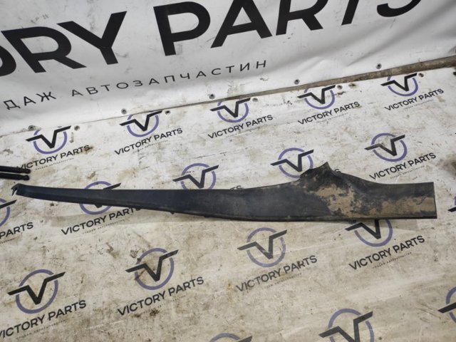 Обшивка стійки кузова внутрішня, задня права 8W0867768A VAG