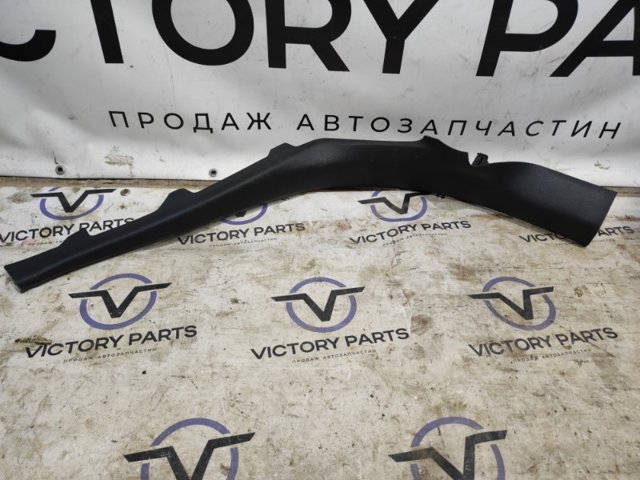 Обшивка стійки кузова внутрішня, задня права 8W0867768A VAG