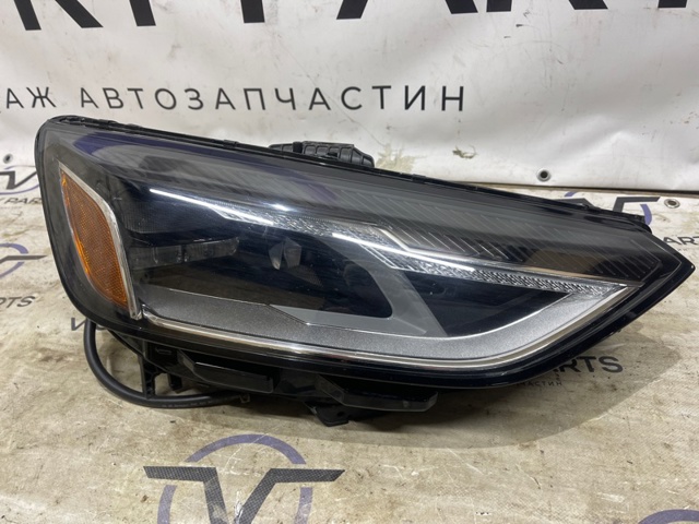 Фара комбінована, передня 8W0941012B VAG