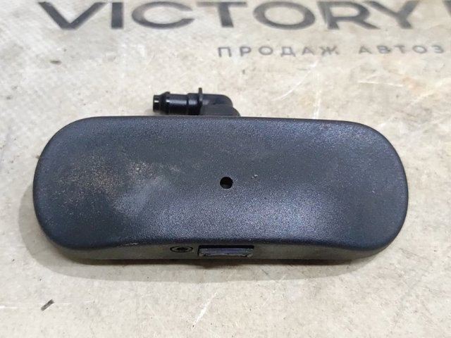 Форсунка омивача скла лобового, права 8W0955988A VAG