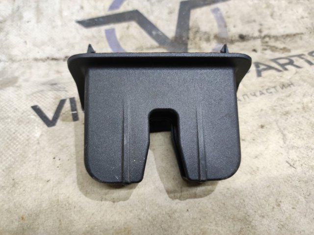Кришка багажника кузова 8W5827520 VAG