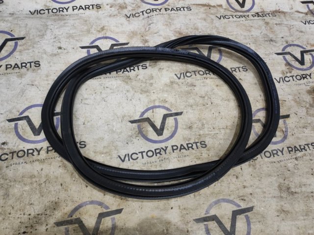 Ущільнювач дверей задніх, (на кузові) 8W5833721B VAG