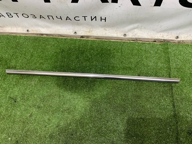 Направляюча скла рамки двері, заднього права 8W5839432D VAG