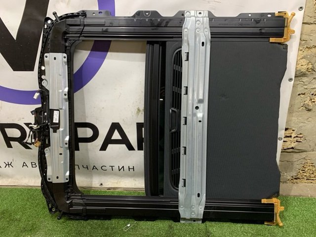 Деталі люків облицювання кузова 8W5877049B VAG