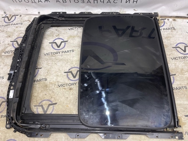 Деталі люків облицювання кузова 8W5877049B VAG