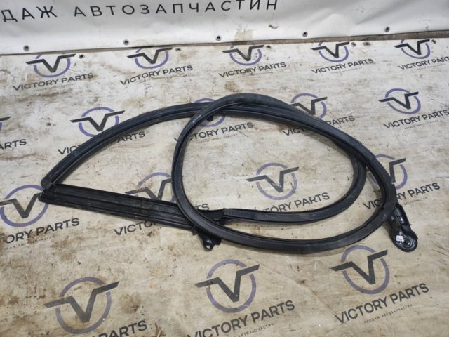 Прокладка дверей передніх, лівих (на кузові) 8W8831707 VAG