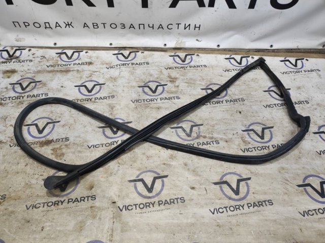 Ущільнювач двері передньої правої (на кузові) 8W8831708 VAG