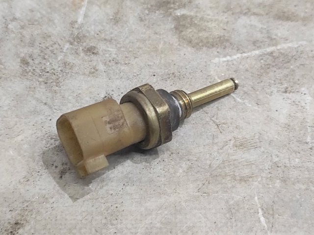 Термодатчик масла двигуна 9L8A6G004BC FORD