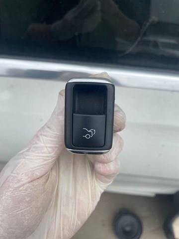 Кнопка відкритя кришки багажника A2129059200 