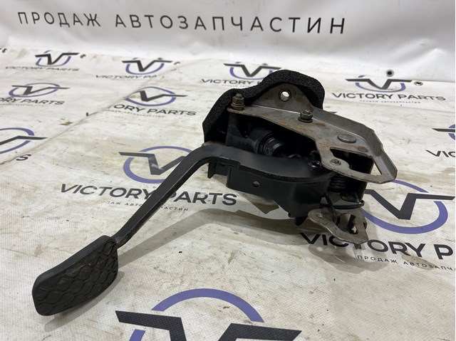 Педаль і привід управління зчепленням AP317519AC FORD
