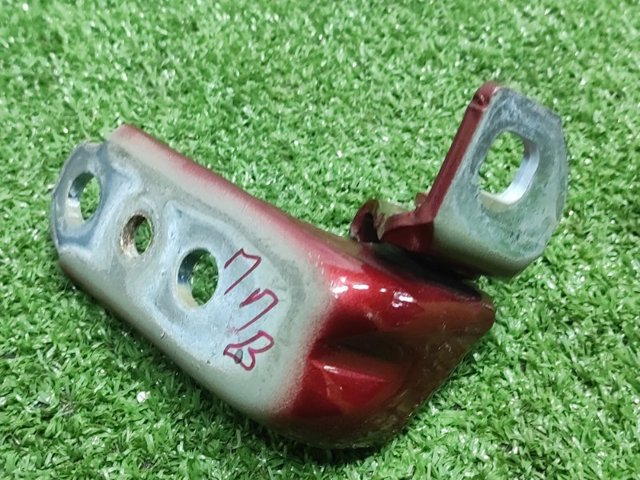 Петля передніх дверей права BB5Z7822800C FORD