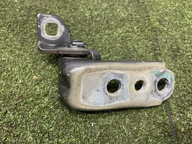 Петля передніх дверей лівих BB5Z7822801C FORD
