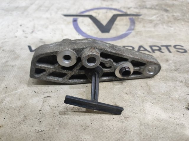 Кронштейн компресора кондиціонера CV6E19D624CA FORD