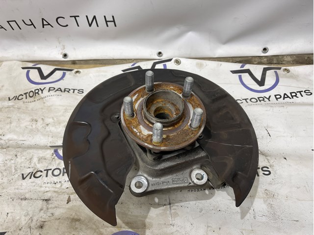 Цапфа поворотна права DG9Z5B758B FORD