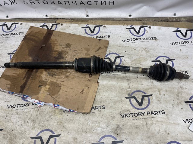 Піввісь передня, права LR064251 LAND ROVER