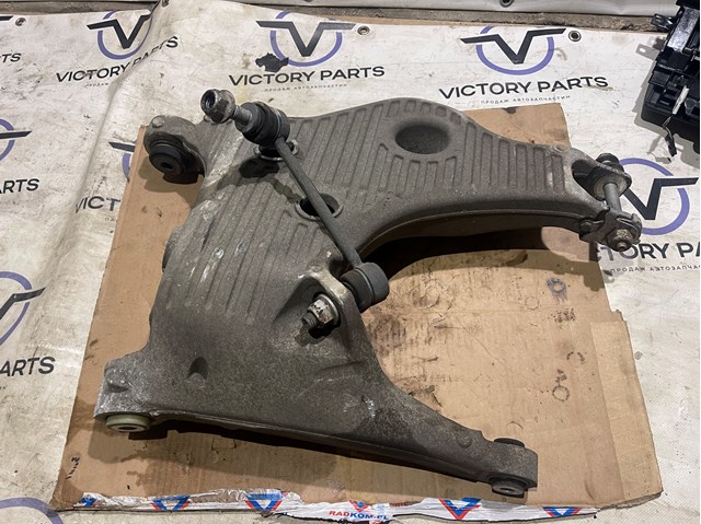 Балансир задній нижній, правий LR081547 LAND ROVER