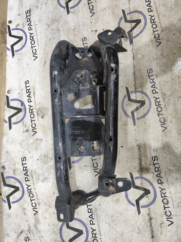 Балка кріплення коробки передач LR084110 LAND ROVER