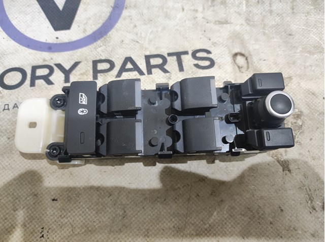Кнопки переднього лівого склопід'ємника LR085481 LAND ROVER