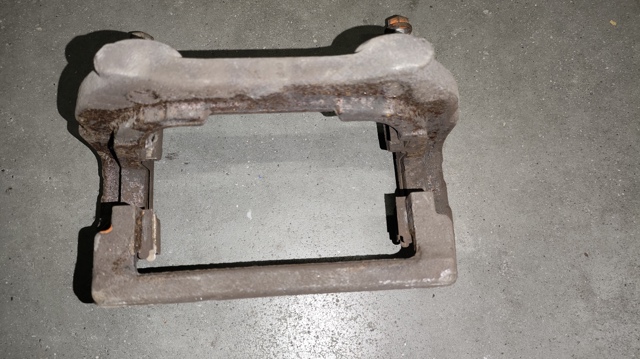 Скоба гальмівного заднього супорта LR036569 LAND ROVER