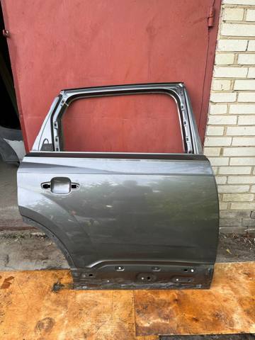 Двері пасажирські задні праві 4M0833052E VAG