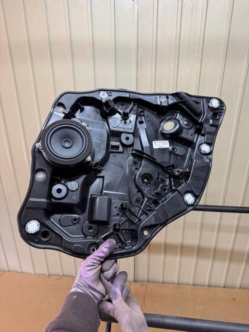 Механізм стеклопод'емника двері задньої, правої 51358498856 BMW