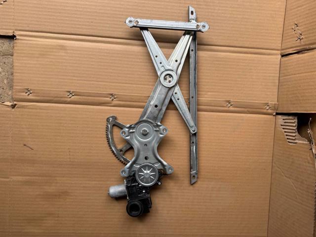 Моторчик склопідйомника двері задніх, правих 8571078021 TOYOTA