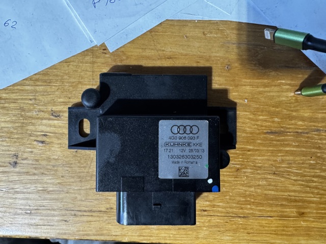 Модуль управління (ЕБУ) паливного насоса 4G0906093F VAG