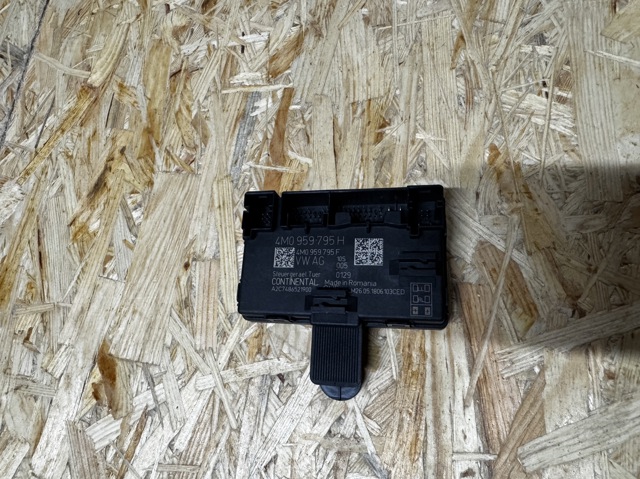 Блок комфорту задніх дверей 4M0959795H VAG